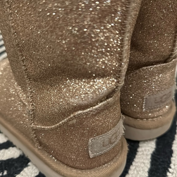 UGG Australia Classic Short II Glitter Sparkle Girls Boots Gold Size 13 - Picture 8 of 9